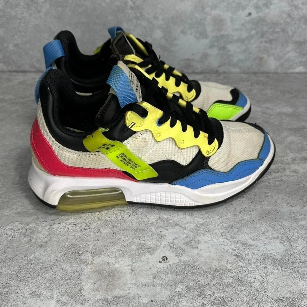 Nike Air Jordan MA2 Youth Size 7  Wht Coast Big CW6594 110 Multicolor‎ Sneakers
